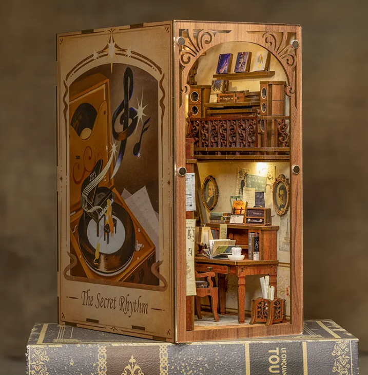DIY Wooden Cottage Book Stand Kit – 3D Assembly Model Bookend for Bookshelf Decor & Creative Gifting
